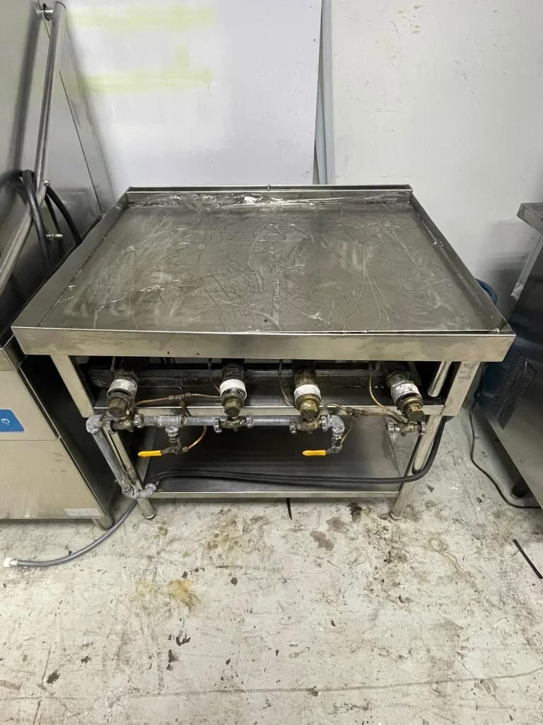 Used commercial heavy-duty stainless steel gas flat-top teppanyaki griddle hot plate on stand Singapore